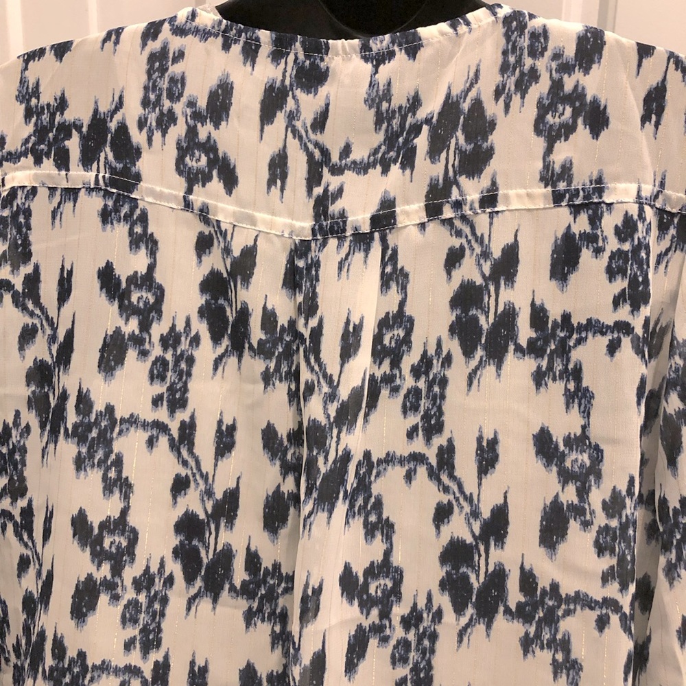 💖 NWOT BKE Boutique top! Semi-sheer white fabric w/ navy floral & gold stripes - Picture 8 of 12